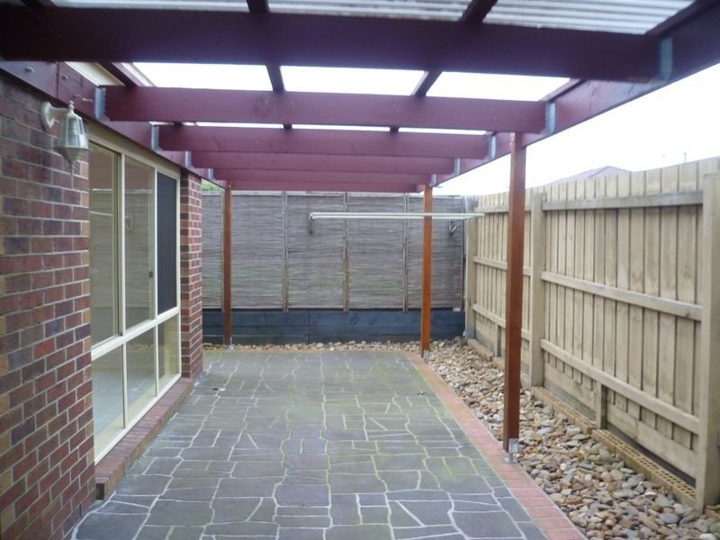 6 Blainroe Crescent, Cranbourne VIC 3977