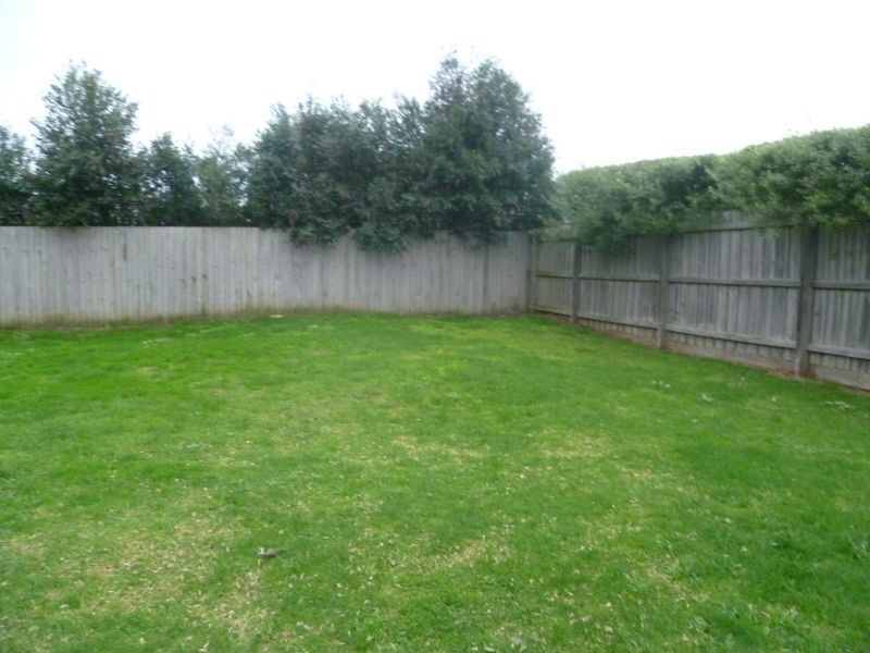 6 Blainroe Crescent, Cranbourne VIC 3977