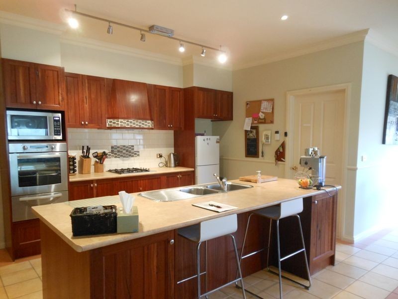 37 Sunningdale Crescent, Cranbourne VIC 3977
