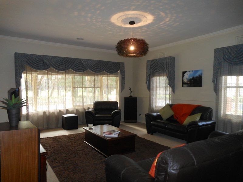 37 Sunningdale Crescent, Cranbourne VIC 3977