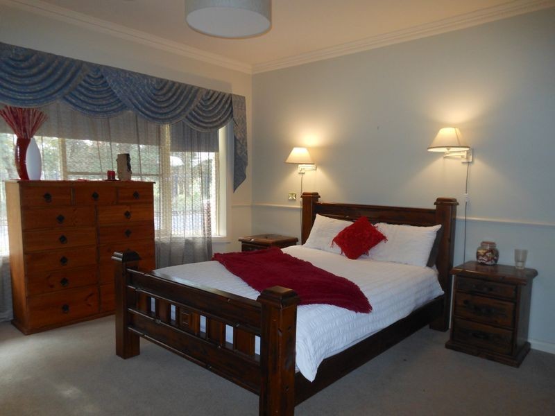 37 Sunningdale Crescent, Cranbourne VIC 3977