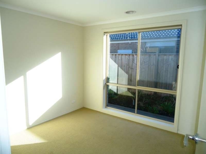 35 Bush Ranger Blv, Cranbourne VIC 3977