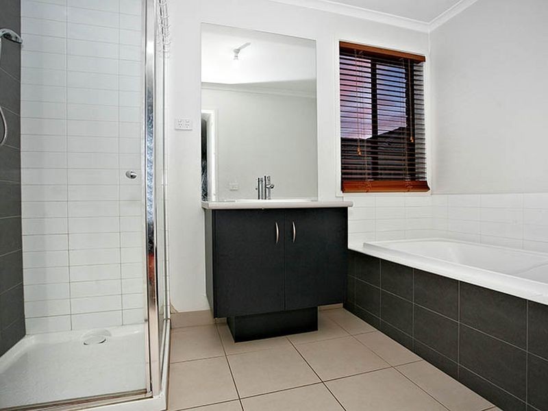 5 Lily Place, Cranbourne VIC 3977