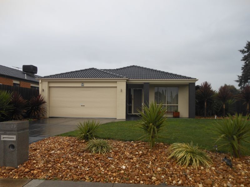 29 Phoenix Avenue, Cranbourne VIC 3977