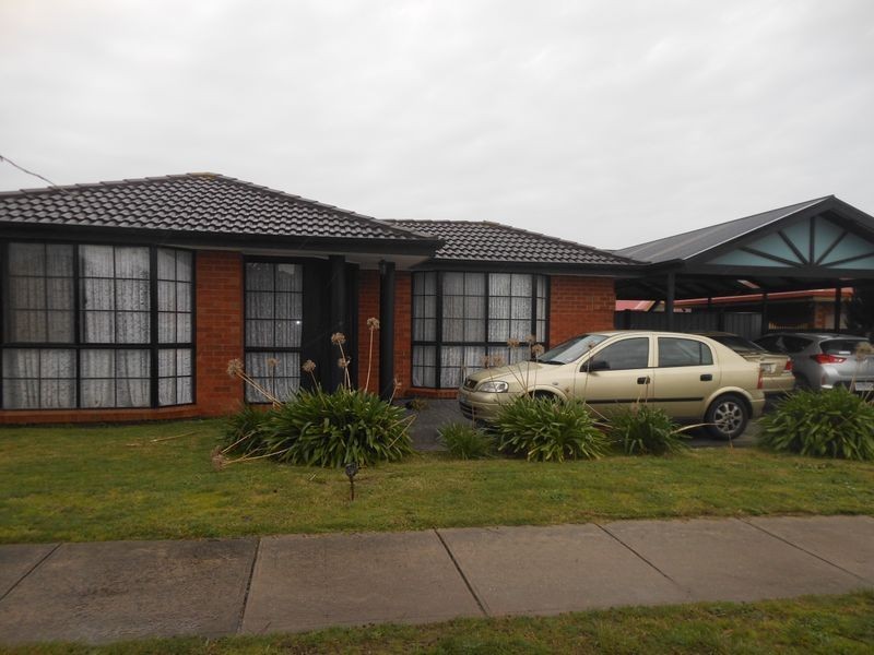 16 Waverly Park Drive, Cranbourne VIC 3977