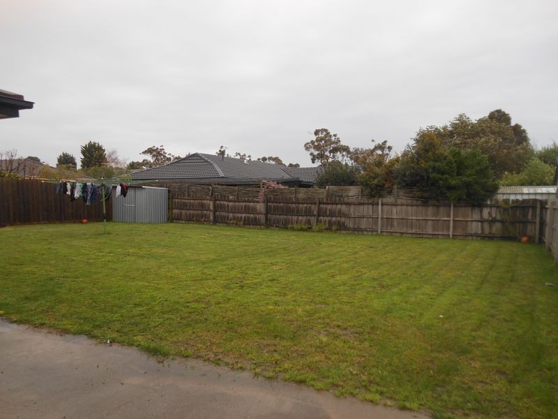 16 Waverly Park Drive, Cranbourne VIC 3977