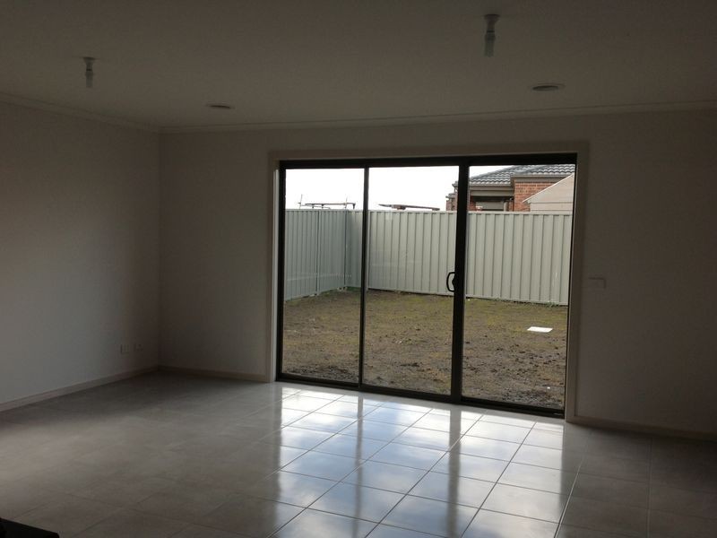 71 Stately Drive, Cranbourne VIC 3977