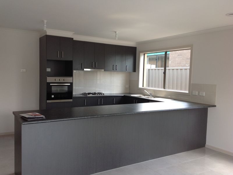 71 Stately Drive, Cranbourne VIC 3977