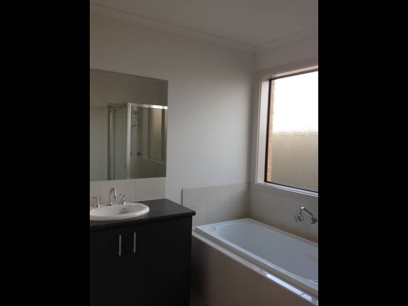 71 Stately Drive, Cranbourne VIC 3977