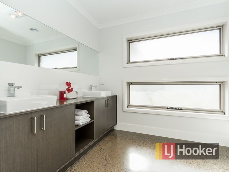11 Hermes Avenue, Cranbourne VIC 3977