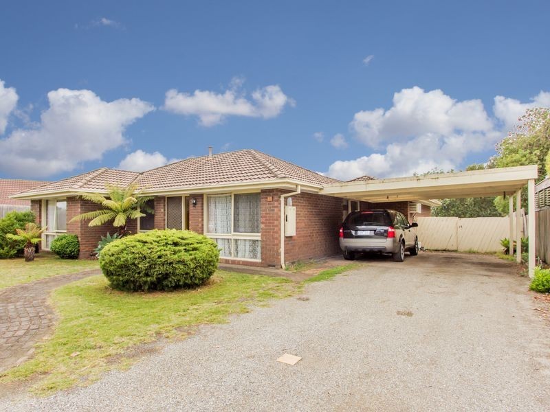 13 Lesdon Avenue, Cranbourne VIC 3977