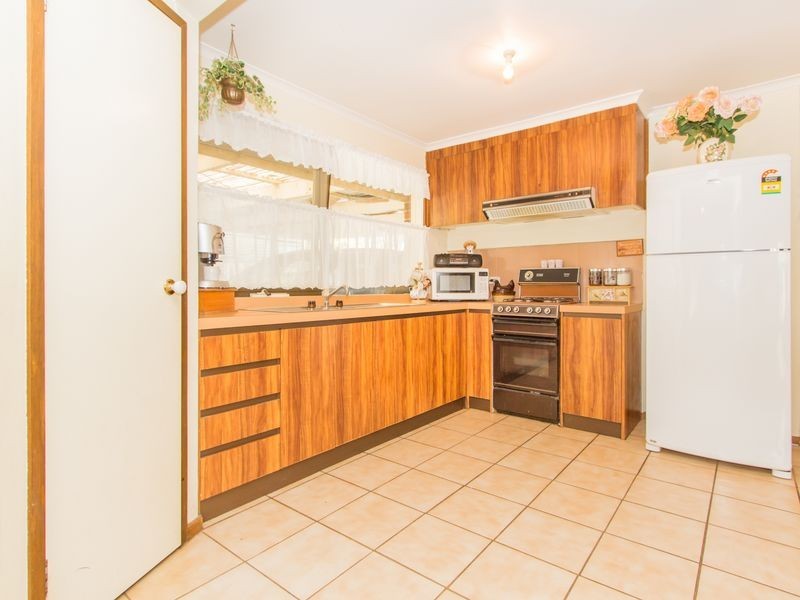 13 Lesdon Avenue, Cranbourne VIC 3977