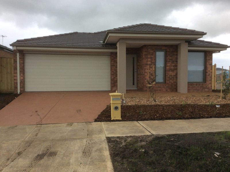 9 Deegan Way, Cranbourne East VIC 3977