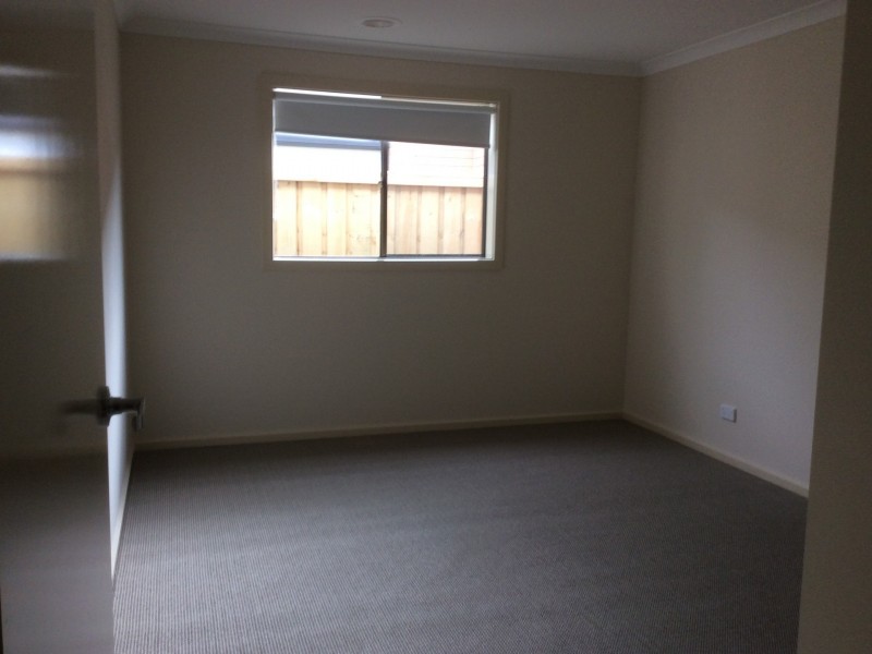 9 Deegan Way, Cranbourne East VIC 3977
