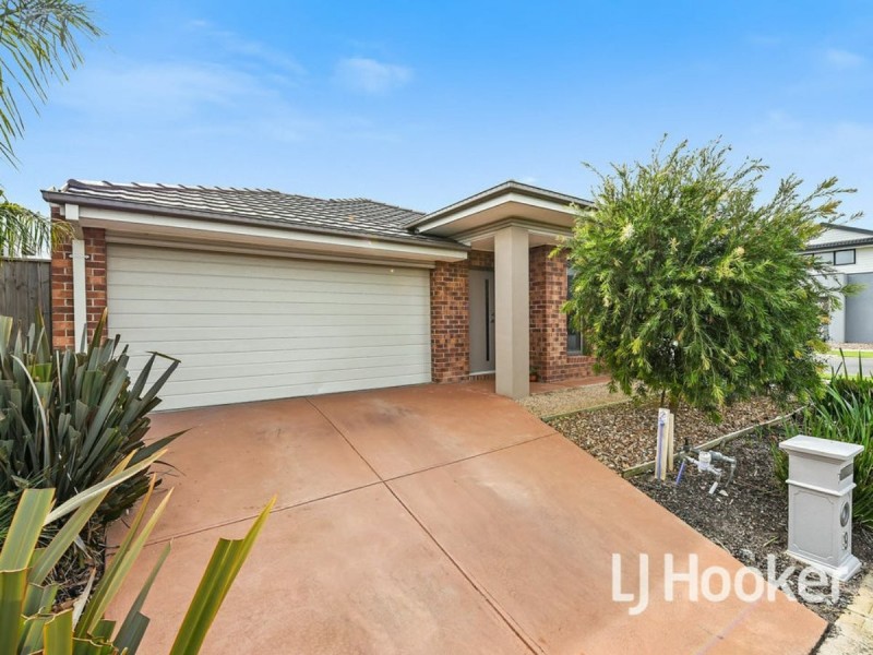 9 Deegan Way, Cranbourne East VIC 3977