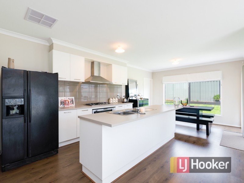 53 Tankard Drive, Cranbourne East VIC 3977