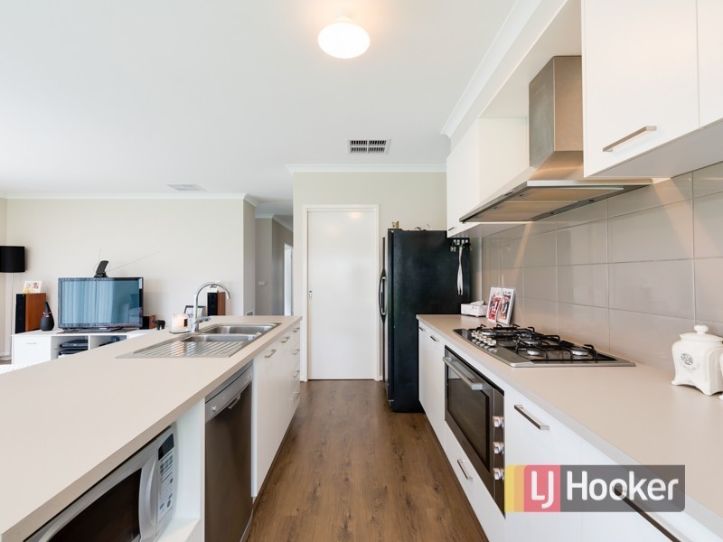 53 Tankard Drive, Cranbourne East VIC 3977