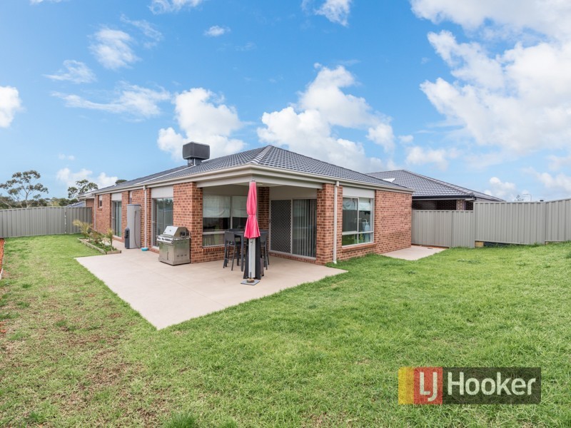 53 Tankard Drive, Cranbourne East VIC 3977