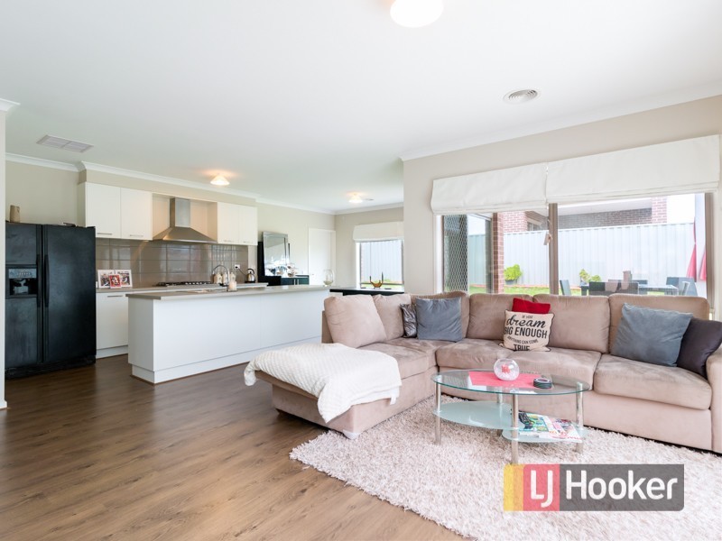 53 Tankard Drive, Cranbourne East VIC 3977