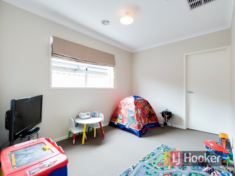 53 Tankard Drive, Cranbourne East VIC 3977