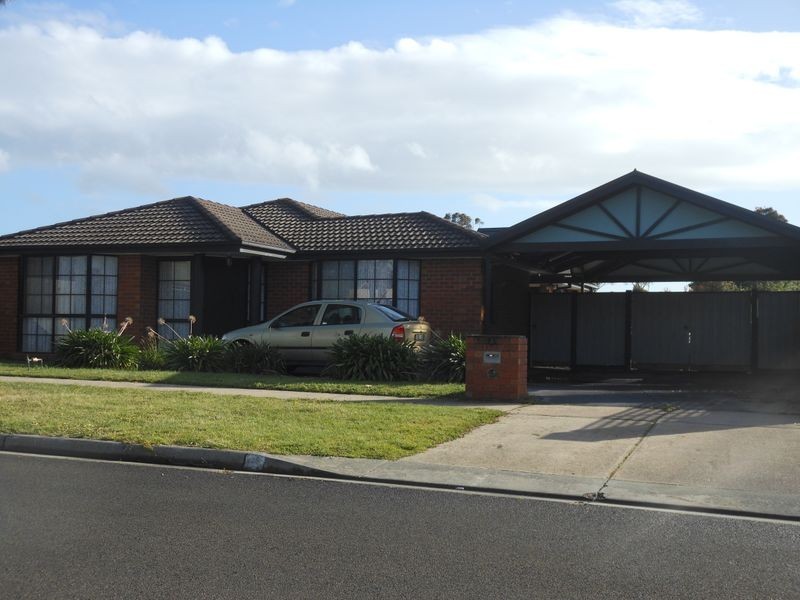 16 Waverly Park Drive, Cranbourne VIC 3977