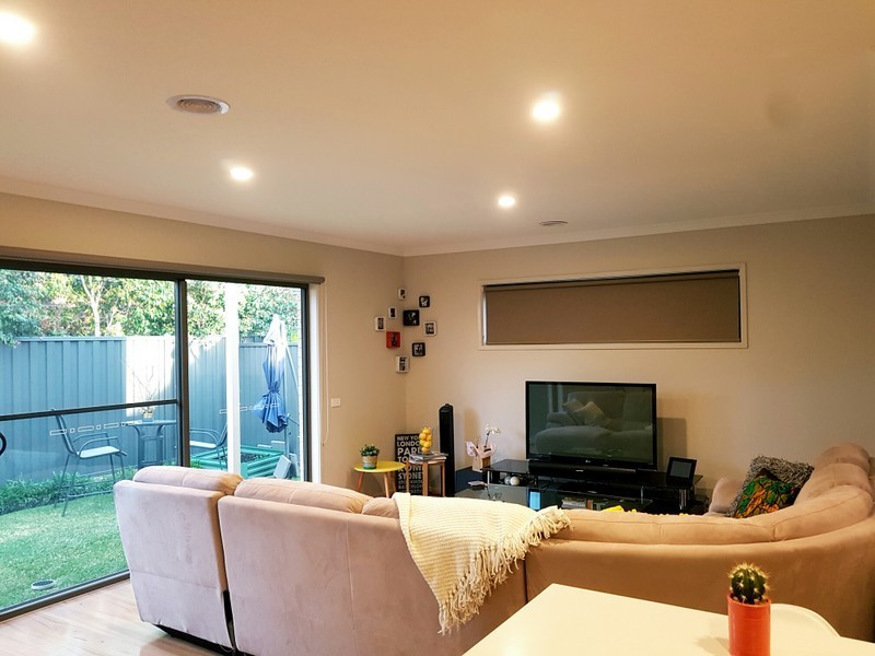 12 Canmore Street, Cranbourne East VIC 3977