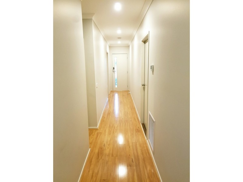12 Canmore Street, Cranbourne East VIC 3977