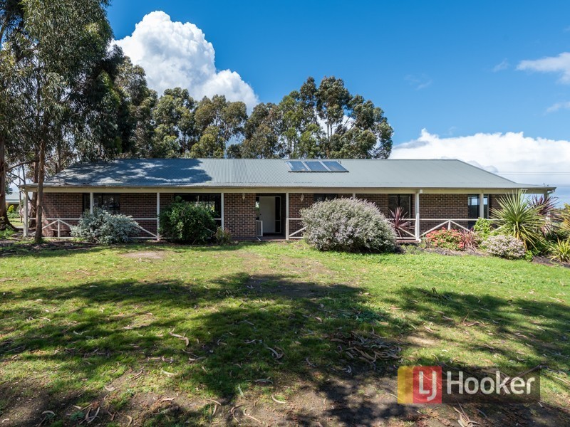 24 Walter Way, Cranbourne South VIC 3977