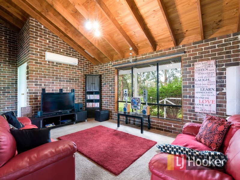 24 Walter Way, Cranbourne South VIC 3977