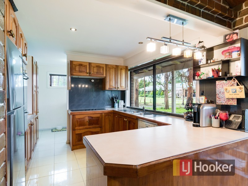 24 Walter Way, Cranbourne South VIC 3977