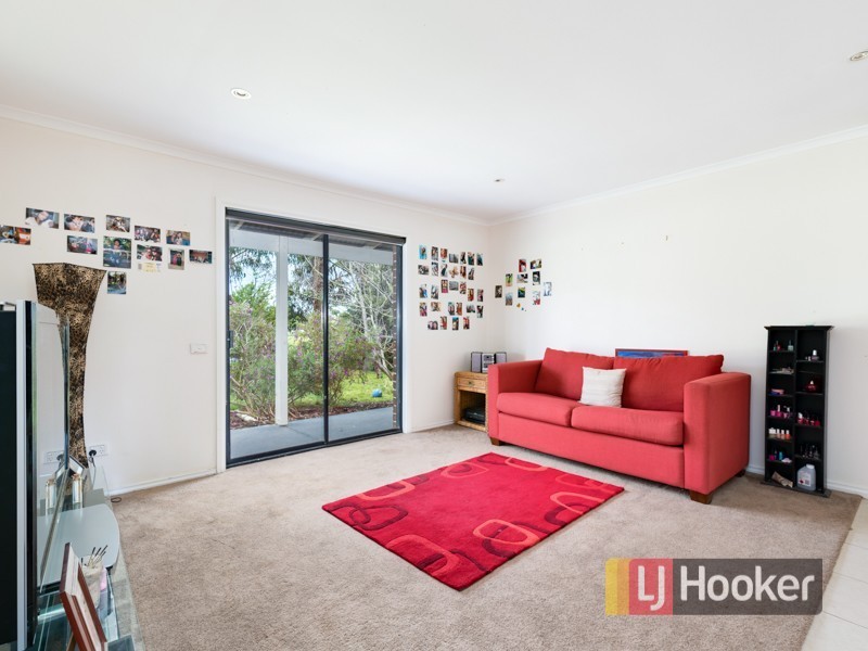 24 Walter Way, Cranbourne South VIC 3977