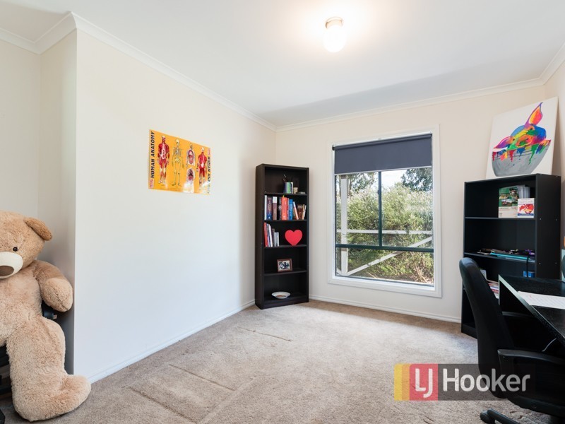 24 Walter Way, Cranbourne South VIC 3977