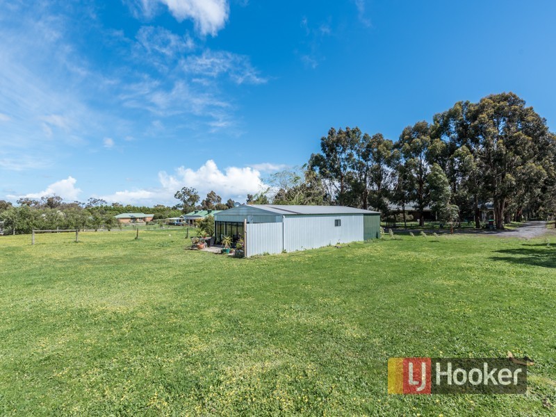 24 Walter Way, Cranbourne South VIC 3977