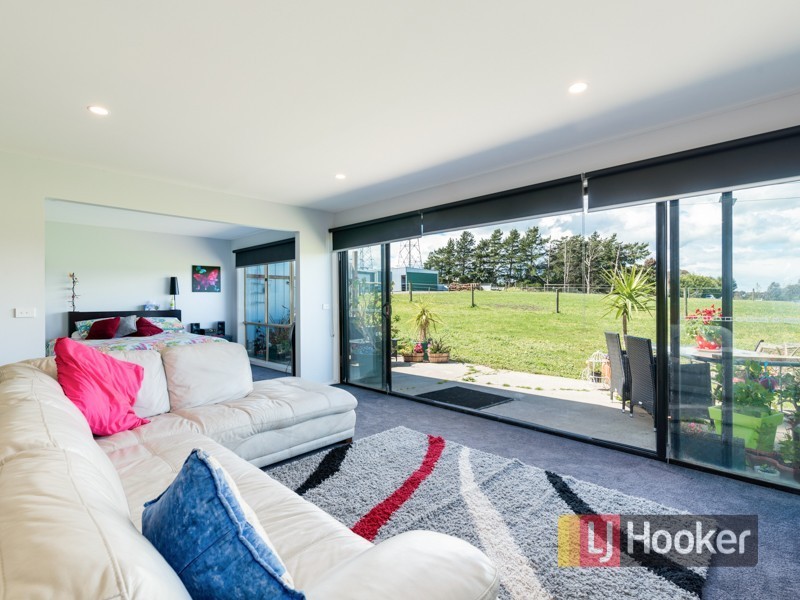 24 Walter Way, Cranbourne South VIC 3977