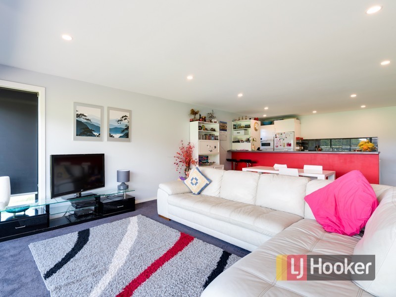 24 Walter Way, Cranbourne South VIC 3977