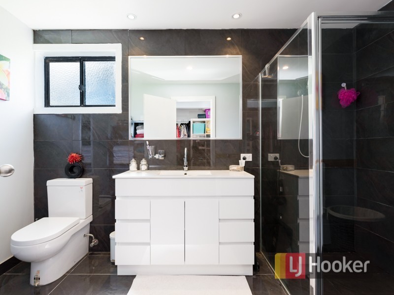 24 Walter Way, Cranbourne South VIC 3977