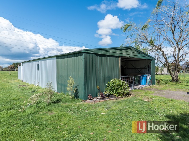 24 Walter Way, Cranbourne South VIC 3977