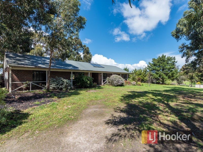 24 Walter Way, Cranbourne South VIC 3977