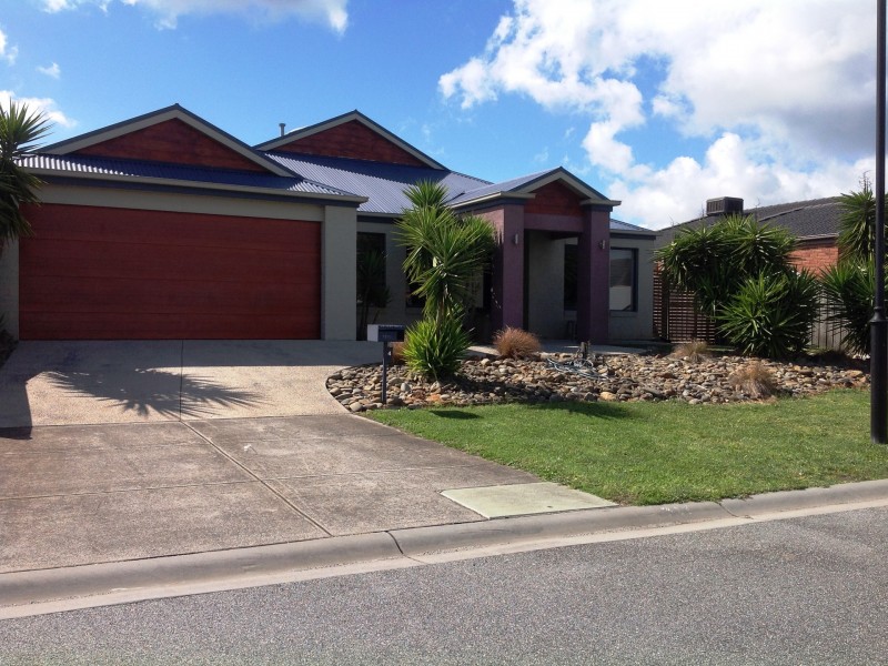 4 Faldo Place, Cranbourne North VIC 3977