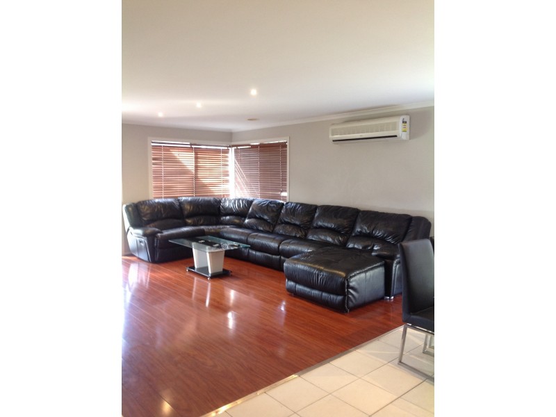 4 Faldo Place, Cranbourne North VIC 3977