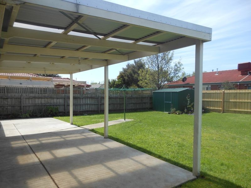 40 Bellarine Drive, Cranbourne VIC 3977
