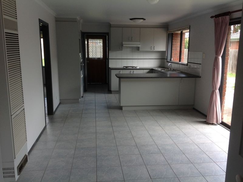 28 Mcguigan Drive, Cranbourne VIC 3977