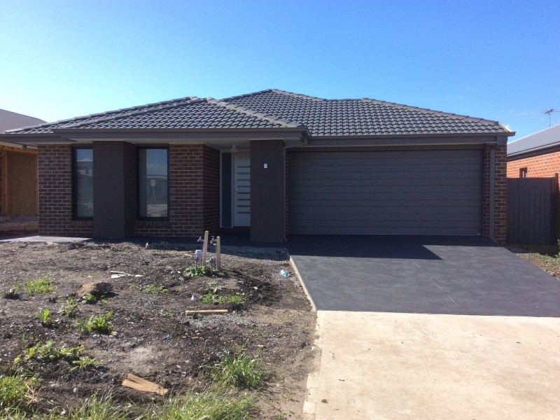 94 Elmslie Drive, Cranbourne East VIC 3977