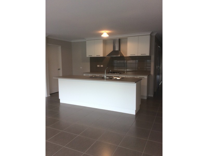 94 Elmslie Drive, Cranbourne East VIC 3977