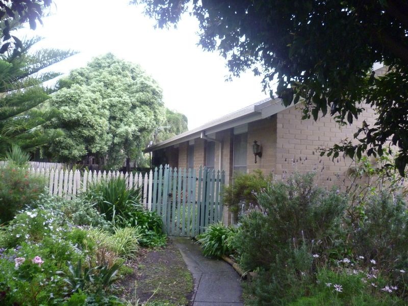 7 Fairbairn Road, Cranbourne VIC 3977