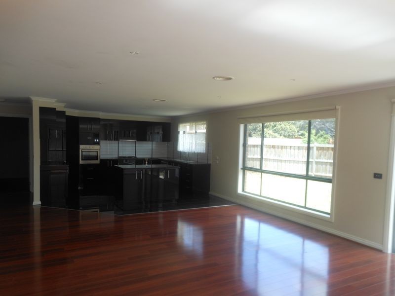 4/21 Elizabeth Street, Cranbourne VIC 3977