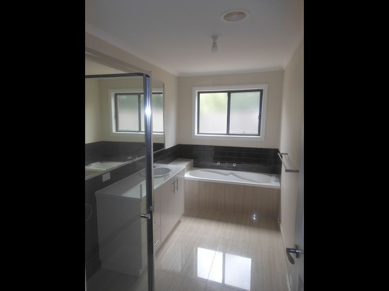 4/21 Elizabeth Street, Cranbourne VIC 3977