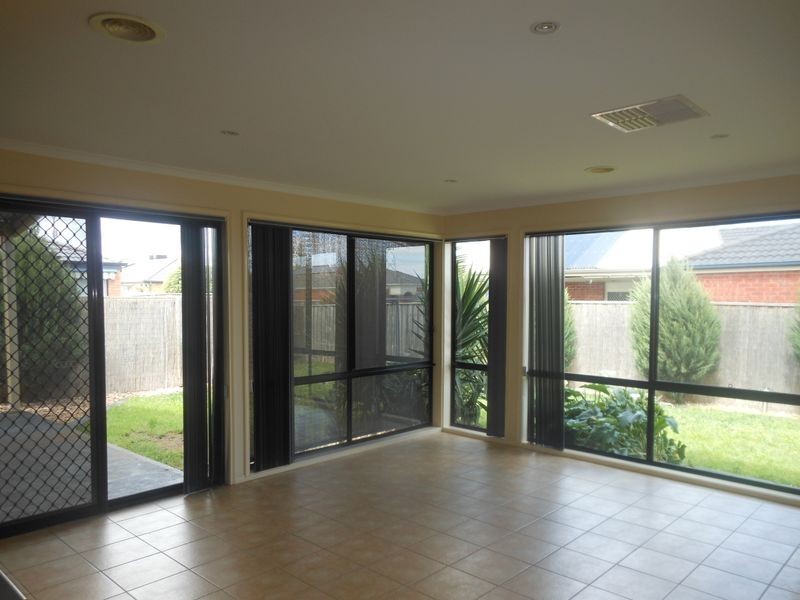 36 Boronia Avenue, Cranbourne VIC 3977