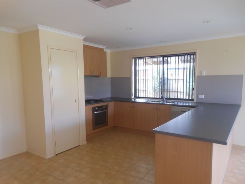 36 Boronia Avenue, Cranbourne VIC 3977