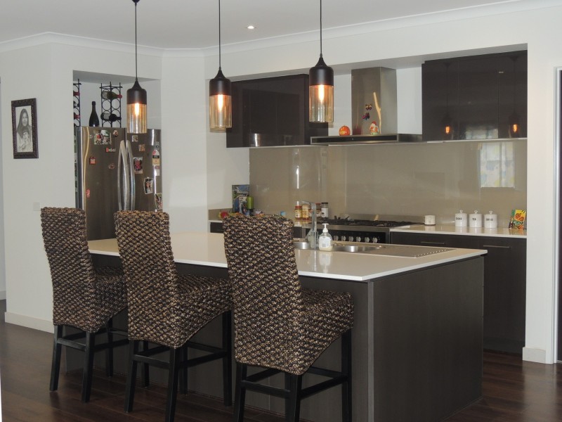 10 Sikes Road, Clyde North VIC 3978